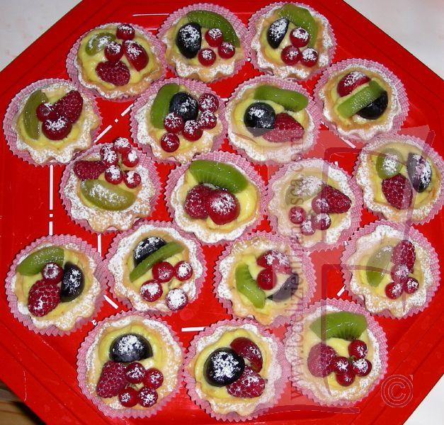 http://www.ledeliziedifrancesca.com/photogallery/crostatine-alla-frutta.JPG